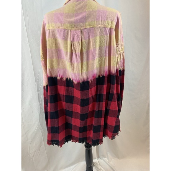 White Birch Women's Size 1X Long Sleeve Oversized Bleached Plaid Button‎ Up Top - Picture 2 of 8